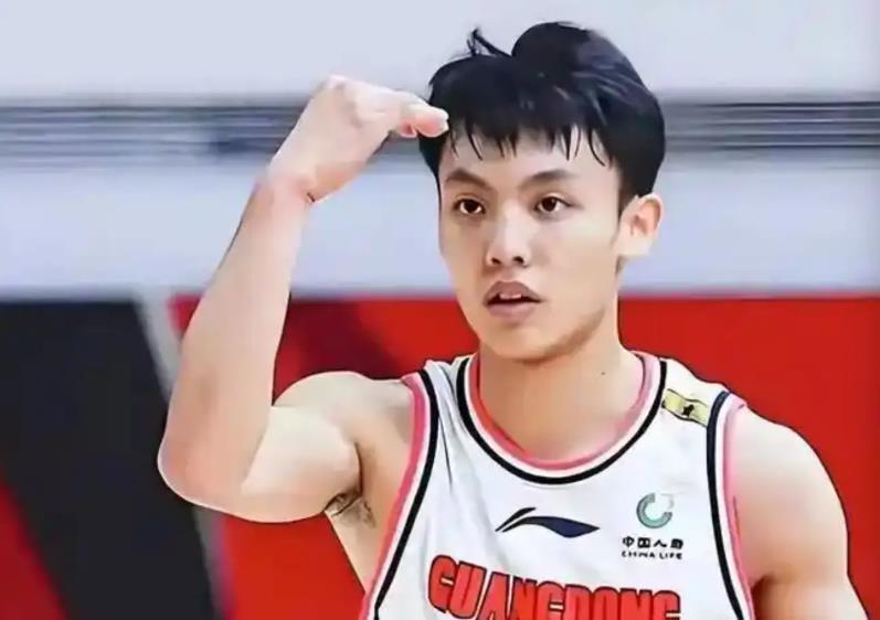 世界杯app下载-徐杰再次当选全明星票王，场均13+5，广东队欠他一份顶薪